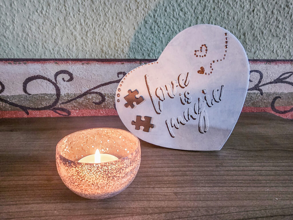 Glitzer-Windlicht und Deko-Kästchen mit GONIS Produkten gestaltet