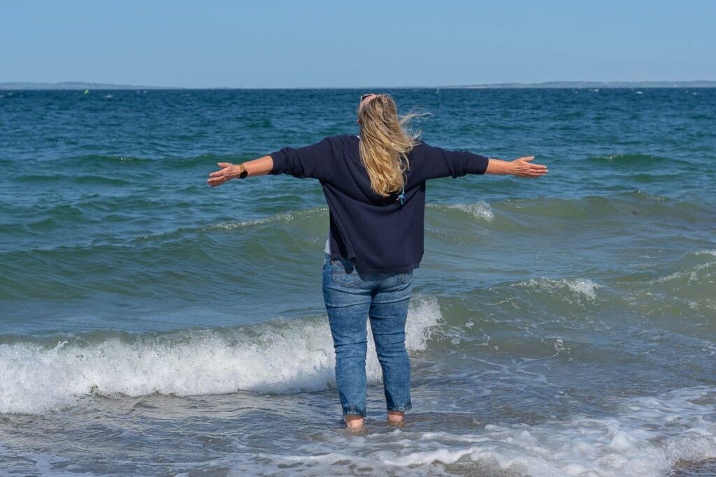 Mit den Füßen im Meer